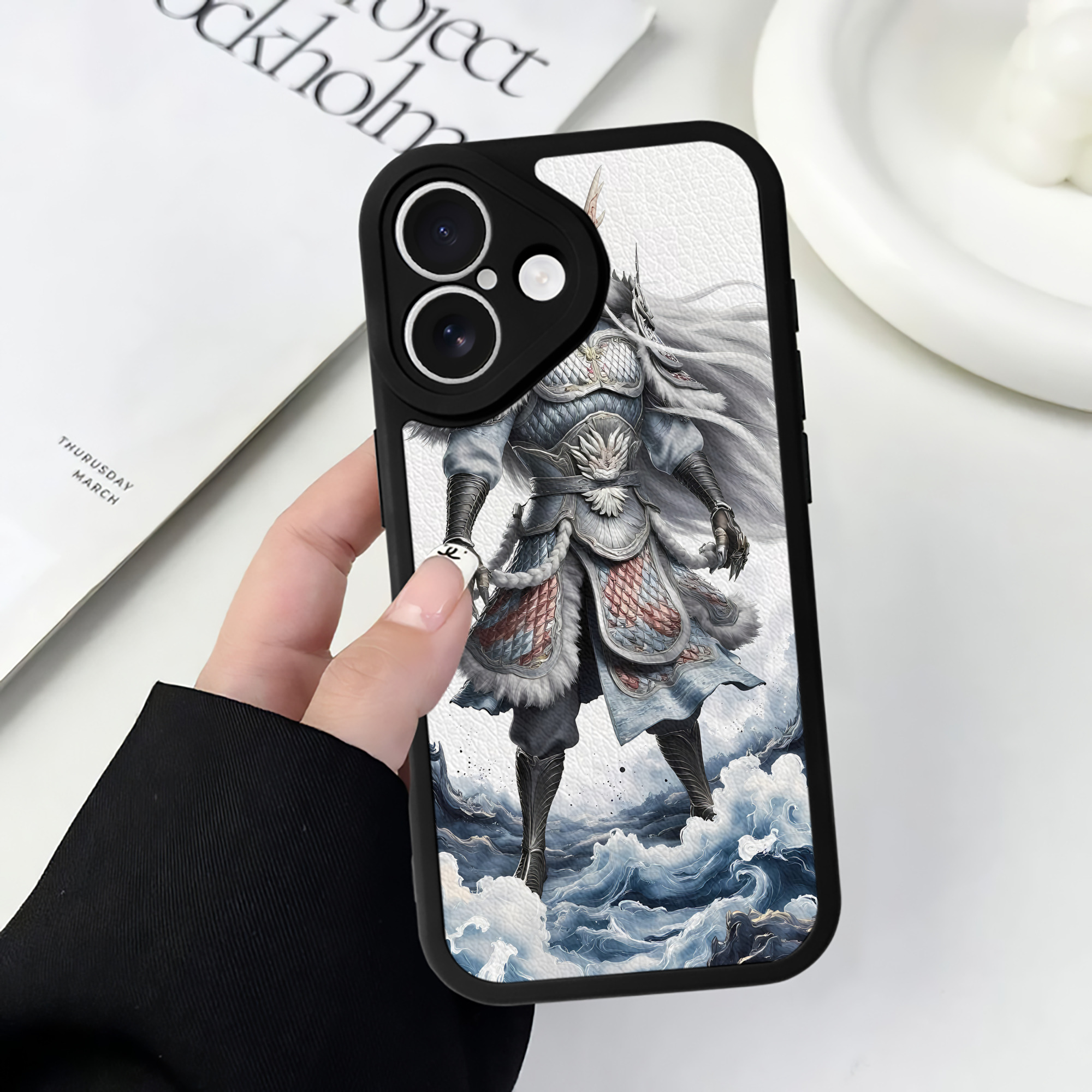 （画像用） Ne Zha 2 ナタ 魔童の大暴れ 【iPhone 16シリーズ対応】シリコンスマホケース（レザー調） 材質：シリコン
